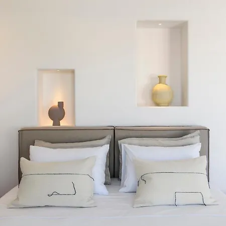 Lilium Ii Psarou (Mykonos)